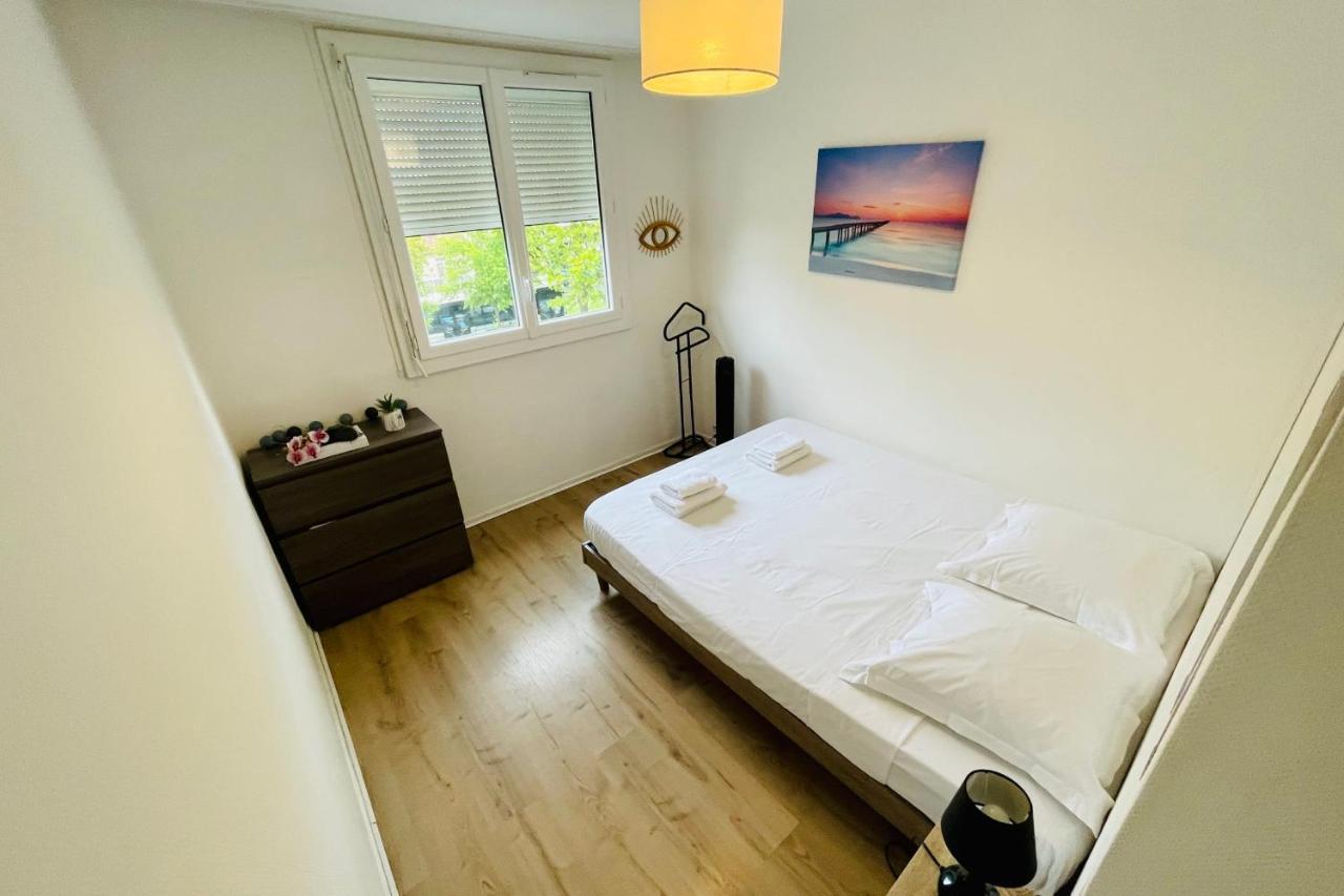 Luminous Apartment With Parking Near The City Center Сенон Екстериор снимка