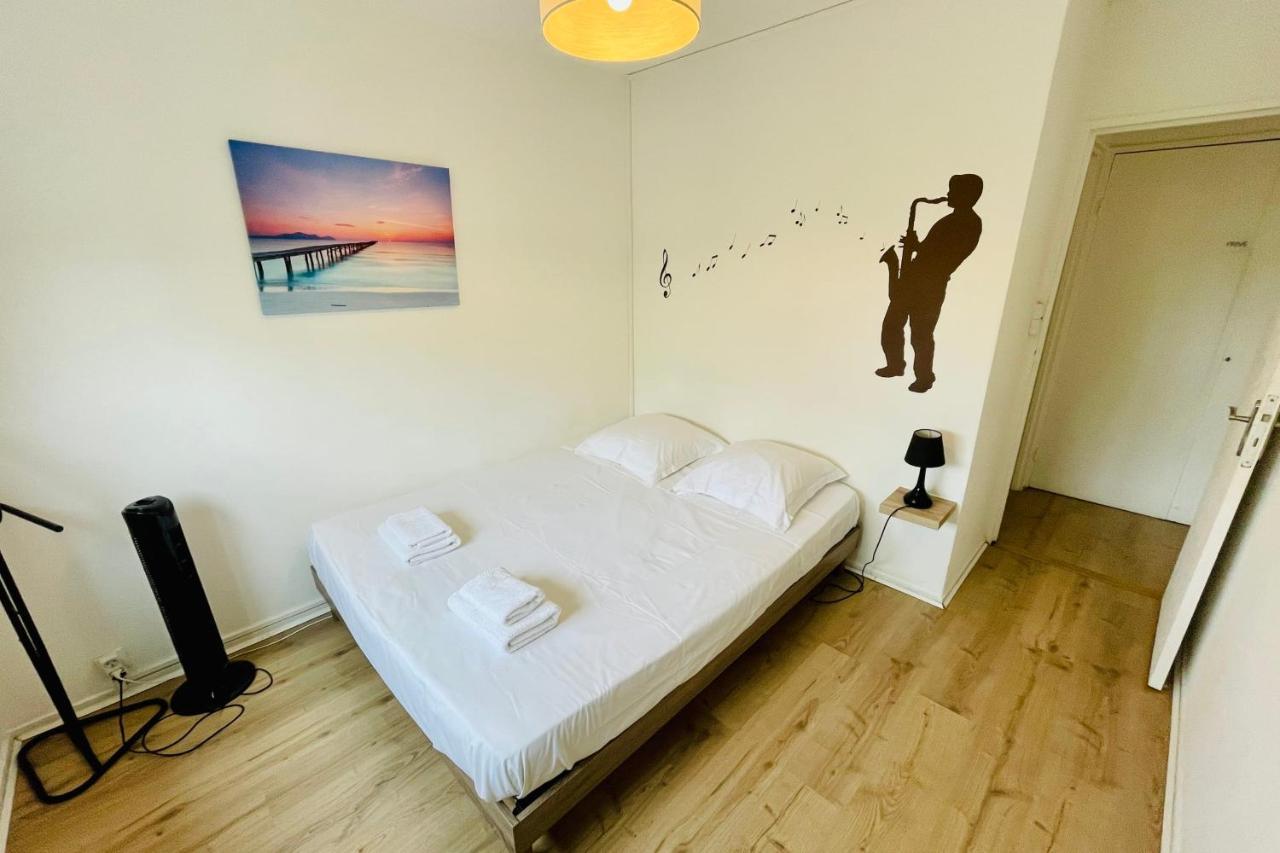 Luminous Apartment With Parking Near The City Center Сенон Екстериор снимка