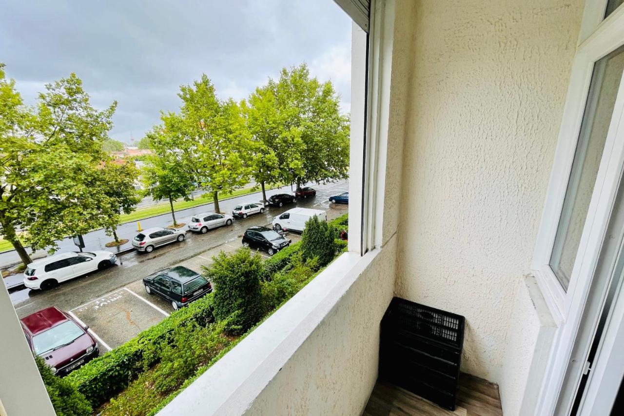 Luminous Apartment With Parking Near The City Center Сенон Екстериор снимка