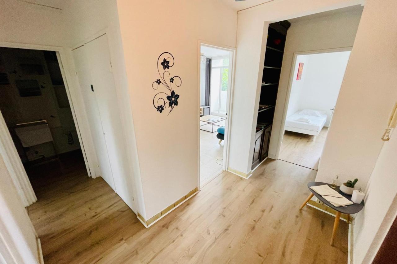 Luminous Apartment With Parking Near The City Center Сенон Екстериор снимка
